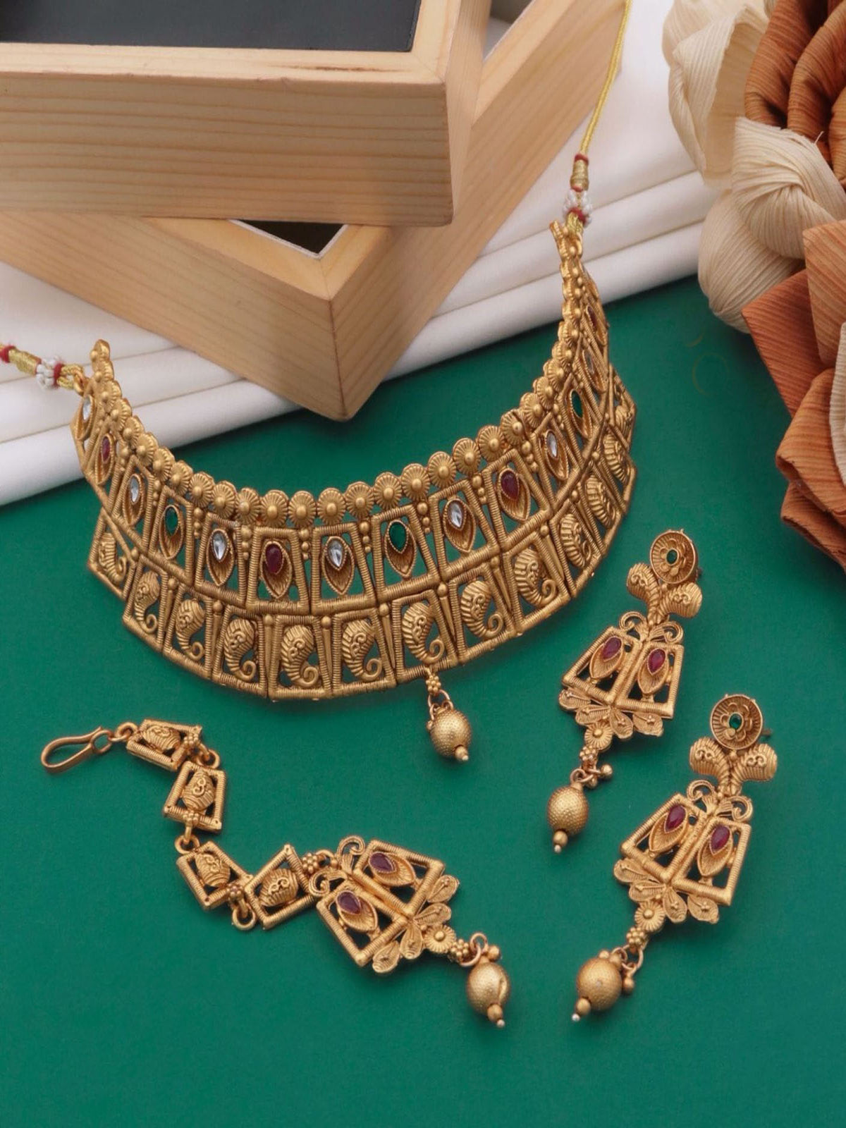 Royal Gold plated Necklace with mang tikka